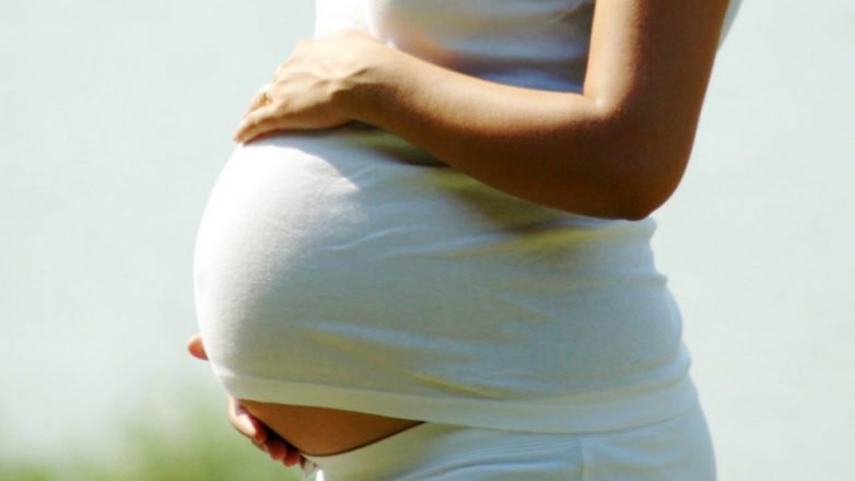 Bei einer künstlichen Befruchtung werden überzählige Embryonen weiter verwendet.