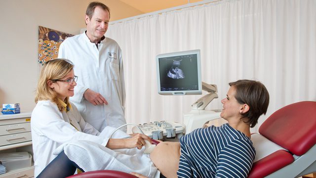 Krebs­pa­ti­en­tin schwan­ger nach Trans­plan­ta­tion von Eierstock­ge­webe