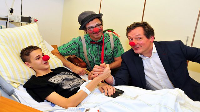 „Lachen ist gesund“ – das bewei­sen diese Klinik­clowns