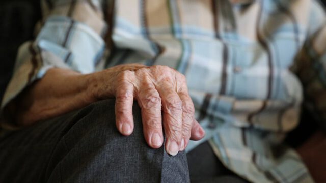 Montgo­mery fordert Sicher­stel­lung der medizi­ni­schen Versor­gung älterer Menschen