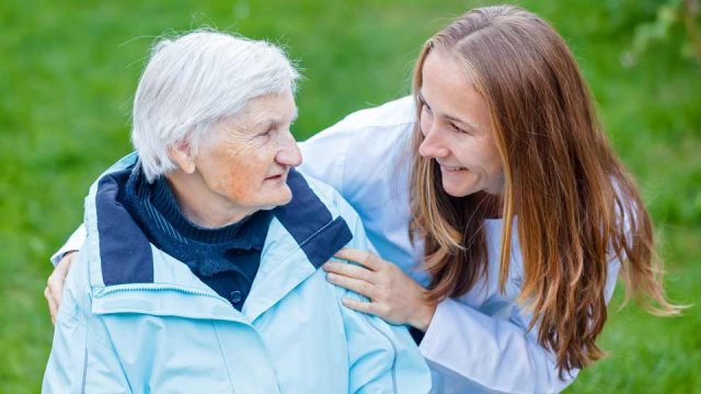 Report Alters­fra­gen: Pflege durch Angehö­rige