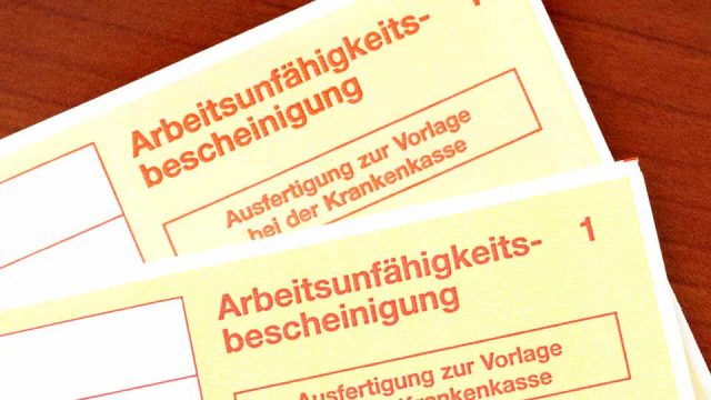 Pflege­kräfte sind häufi­ger langzeit­er­krankt