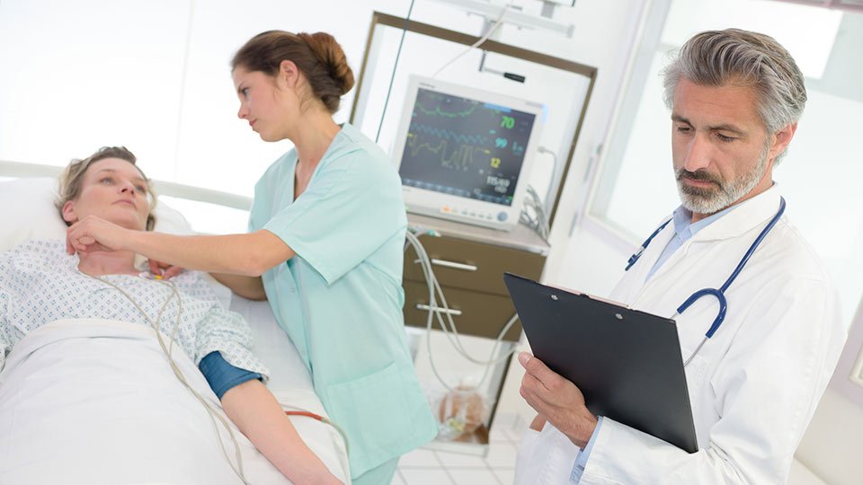 Es ist wichtig, Pflegepersonal in die Organisation der Schmerztherapie von Patienten mit einzubeziehen. Um Aufgaben in diesem Bereich an Pflegefachkräfte zu delegieren, müssen bestimmte Voraussetzungen erfüllt sein.