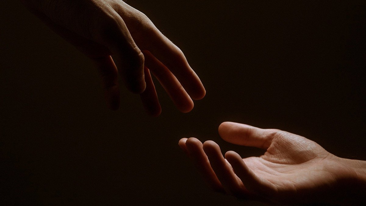 Hand reichen (Symbolbild)