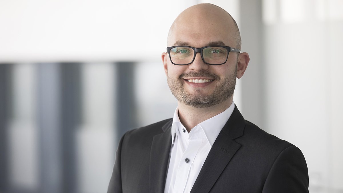 Dr. Timo Hammer, Geschäftsführer der Gütegemeinschaft sachgemäße Wäschepflege e.V.: "Ohne die professionelle Wiederaufbereitung verschmutzter Wäsche von Krankenhäusern oder Pflegeheimen wäre das Gesundheitswesen lahmgelegt."