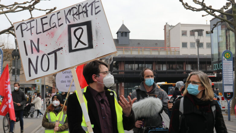 Stefan Heyde hat die Aktion "Pflegekräfte in Not" gegründet. Von Promis als Pflegekraft-Simulanten hält er wenig.