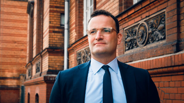Bundes­ge­sund­heits­mi­nis­te­rium mit Entwurf für Pflege-Impfpflicht
