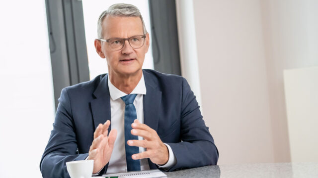 Deutsch­land für auslän­di­sche Fachkräfte unattrak­tiv!