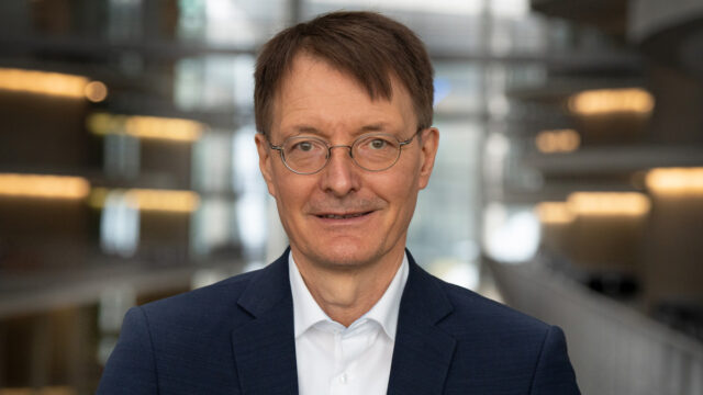 Lauter­bach: Pflege­re­form wird kommen!
