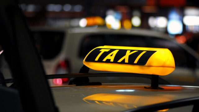 Rufbe­reit­schaft: Wer trägt die Kosten für das Taxi?
