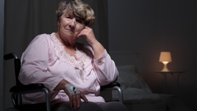 Räumungs­klage: Pflege­heim will Bewoh­ne­rin aus ihrem Zimmer klagen