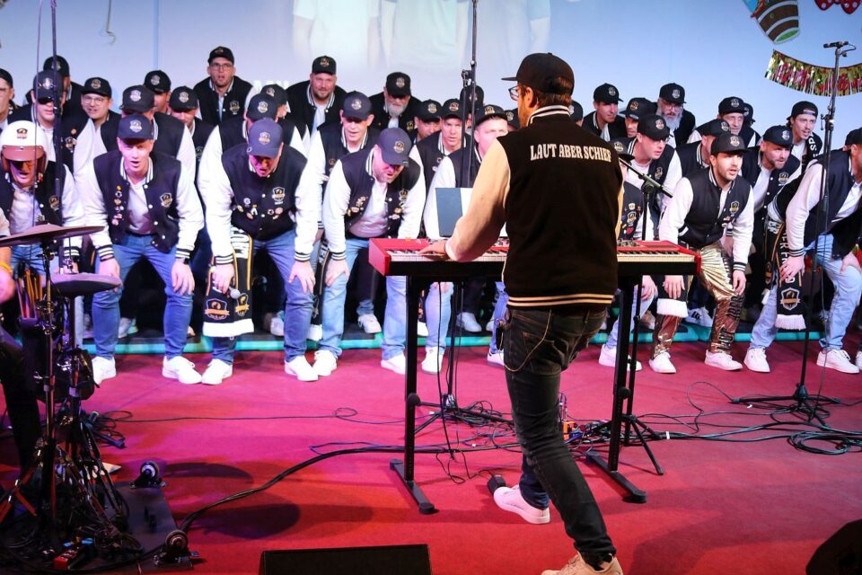 Laut aber Schief im Gefängnis Ossendorf mit beeindruckender Choreographie