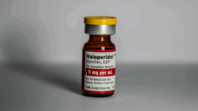 „Off-Label-Use“ von Medika­men­ten bei Zwangs­be­hand­lung nur bedingt möglich
